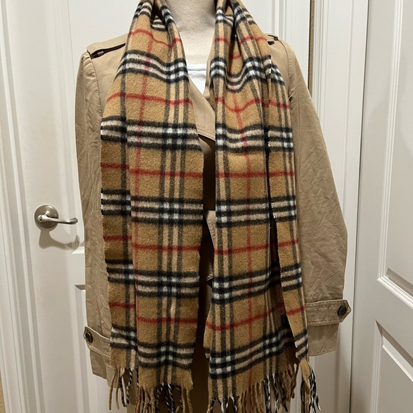 BURBERRYS SCARF - Picture 4 of 9